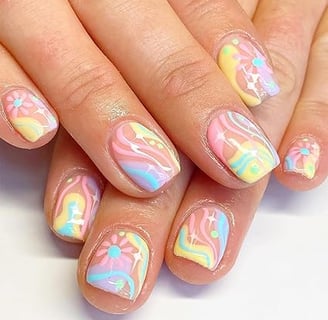Uñas psicodélicas en tonos pastel