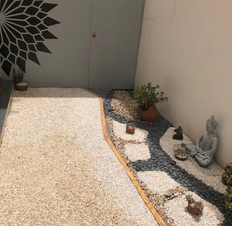 Jardim na frente do estudio de Yoga Gruponiu.