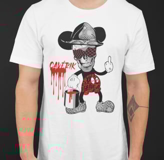 Camiseta da marca de street art, Cavérik Art Club, assinada pelo artista visual Sérgio Astral