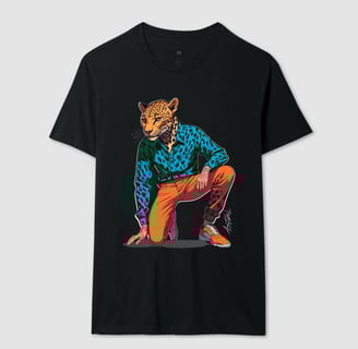 Camiseta da marca de street art, Cavérik Art Club, assinada pelo artista visual Sérgio Astral