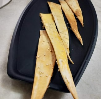 a plate with some kind of food on it