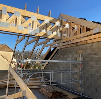 Construction d’une charpente traditionnelle en bois à Puteaux – MF Couverture