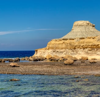 Xwejni Rock, Gozo.