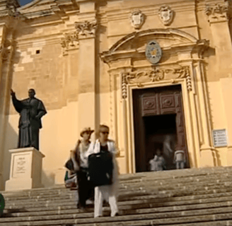 Steve and Eileen walk past the Cathedral on their hunt for a hotel.