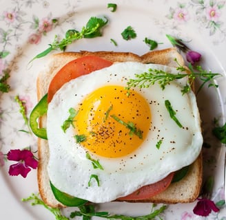 fried sunny side up egg on toast