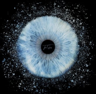 This blue eye represents Juknette's deep and dreamy personality