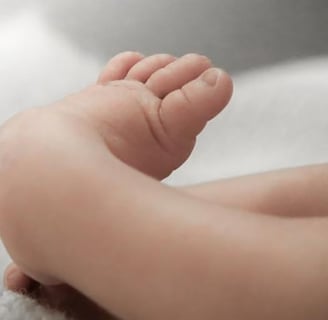a baby's feet and toes are shown in this image