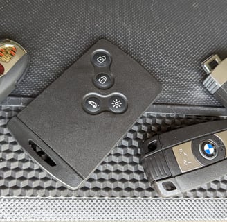 Cheie auto tip dash sau slot, compatibilă cu sistem de pornire pe bază de cititor