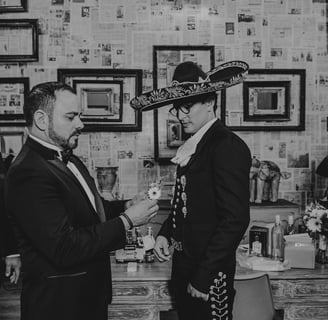 Sesion en getting ready groom Aldo Castaneda Bodas mejor fotografo en Guadalajara Mexico