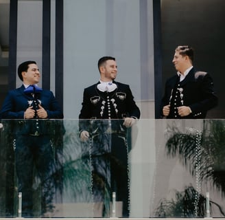 Sesion en getting ready groom Aldo Castaneda Bodas mejor fotografo en Guadalajara Mexico