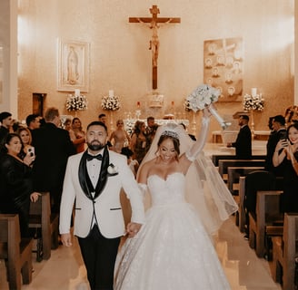 Sesion de fotos en ceremonia religiosa Aldo Castaneda Bodas mejor fotografo en Guadalajara Mexico