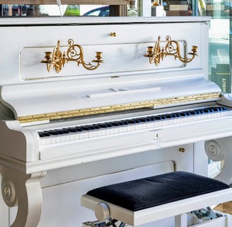 white piano player's electronic yamaha piano in atrezzo acoustic piano