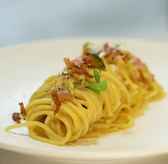 Spaghetti alla carbonara con guanciale di cinta senese e pecorino di Pienza