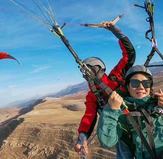 A banner showing a pilot flying with a woman, both smiling and enjoying the flight