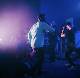 Gr Artist performing