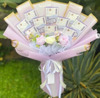 Buket bunga, buket uang 5000, buket snack, buket satin, dan buket wisuda dari toko buket terdekat harga murah terjangkau