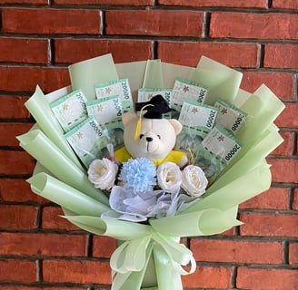 Buket bunga, buket uang 5000, buket snack, buket satin, dan buket wisuda dari toko buket terdekat harga murah terjangkau