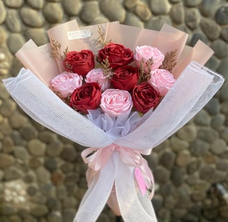 Buket bunga, buket uang 5000, buket snack, buket satin, dan buket wisuda dari toko buket terdekat harga murah terjangkau