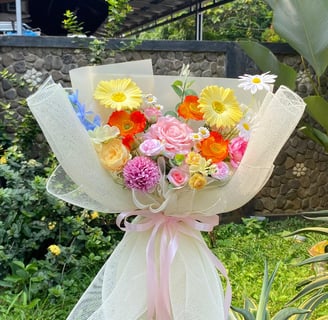 Buket bunga, buket uang 5000, buket snack, buket satin, dan buket wisuda dari toko buket terdekat harga murah terjangkau