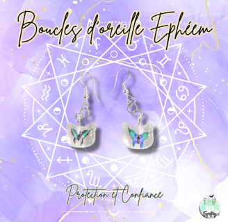 une paire de boucles d'oreilles chat avec des papillons