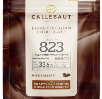 Croustilles de couverture de chocolat au lait belge de qualité supérieure produites par Callebaut. C