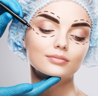 a woman with a plastic surgeon's eyeliners and a plastic surgeon '