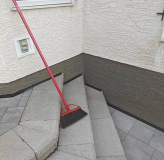 HAPPY COSTUMER WITH THE STUCCO REPAIR AND PARGING REPAIR