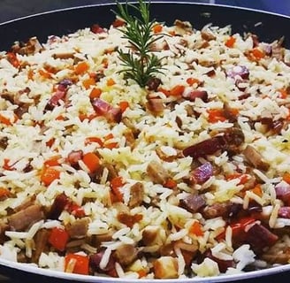 Arroz carreteiro com churrasco