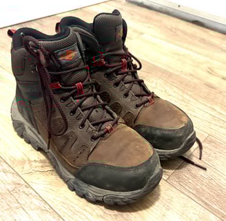 SOLID BOOTS