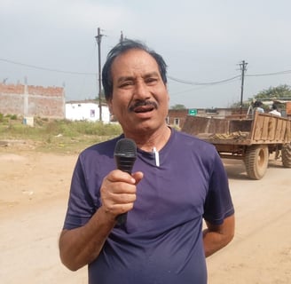 Manihar Singh Nirala sing a song