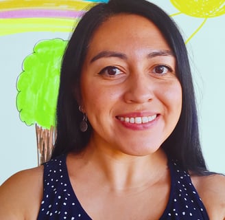 Retrato de la fonoaudióloga Paulina Aravena, experta en comunicación infantil en Centro Antú.