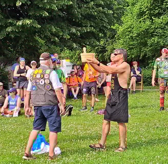 Hash circle with large drinking vessel presentation