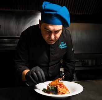 chef Vito Amodio impiatta il tagliolino allo scampone