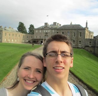 Nils and Jessica in front of the Haddo House in Scotland