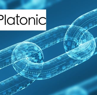 Corrente digital azul com padrões binários e hexagonais em fundo tecnológico, com logotipo Platonic 