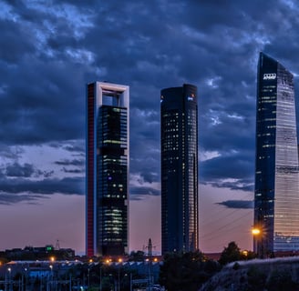 edificios corporativos de empresas que han expandido operaciones a España