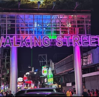 Nachtleben in der Walking Street in Pattaya