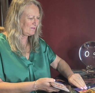 mediumship Lincolshire, Oracle and Angel card readings Lincolnshire