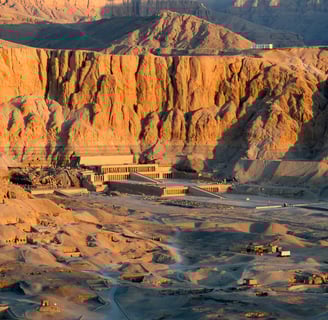 Coucher de soleil sur temple Hatchepsout Louxor avec Paseo Tours
