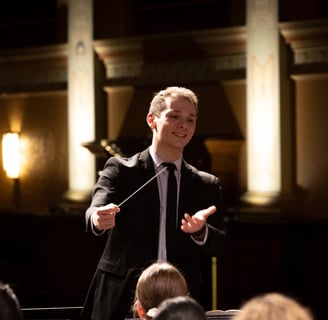 Ryan Parks conducting at VSMF