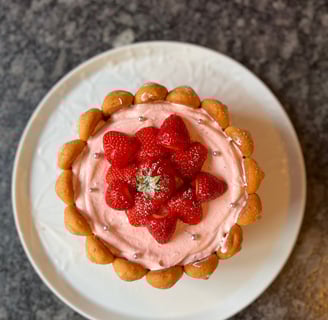 Charlotte aux fraises, chic et simplicité chez Marmite & Papillote, cuisine conviviale