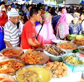 https://www.indoindians.com/wp-content/uploads/2017/05/padang.jpg