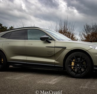 Aston Martin DBX