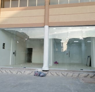 واجهات زجاجية تركيب واجهات محلات تجارية زجاجية بأقوى أنواع الزجاج السيكوريت الآمن المقاوم لدرجة الحر