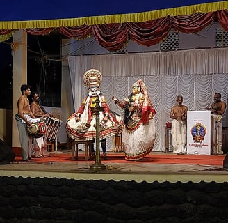 Kathakali dance performance - Kerala tour package