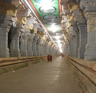 Inner circumambulatory passage in a Hindu temple prakaram