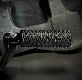 black motorcycle peg with deep knurling and diamond pattern