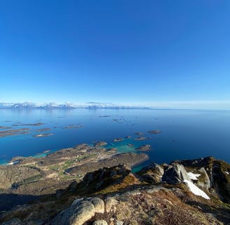 vue de la montagne depuis hennigsvaer