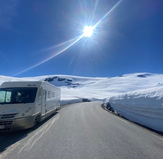 Camping car au dessus de Geiranger