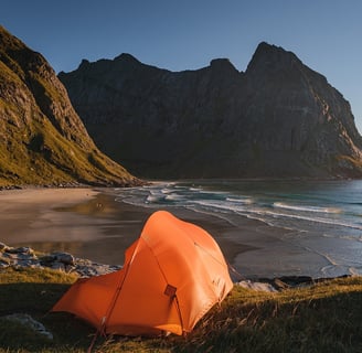 Tente aux lofotens à Kalvika beach